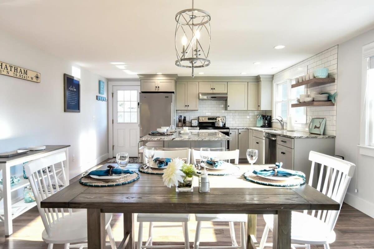Wrap-Around Porch Mins To Beach Chatham Extérieur photo